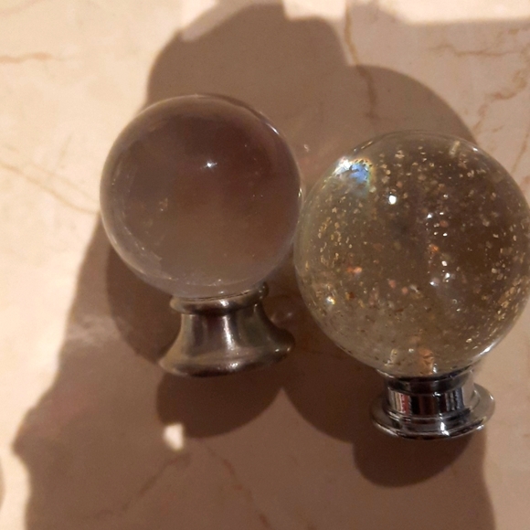 🎁 New LOT OF 2 REPLACEMENT BULB DRESSER DRAWER GLASS KNOBS BOMBAY AND CO - Picture 2 of 4